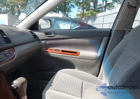 2005 Toyota Camry Le/Xle/Se z USA, uszkodzony, nr VIN 4T1BE30KX5U957227